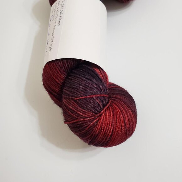 Night Owl Fibers Hand Dyed Yarn Queen of Hearts Superwash Merino Nylon 100g 463y - Picture 7 of 8